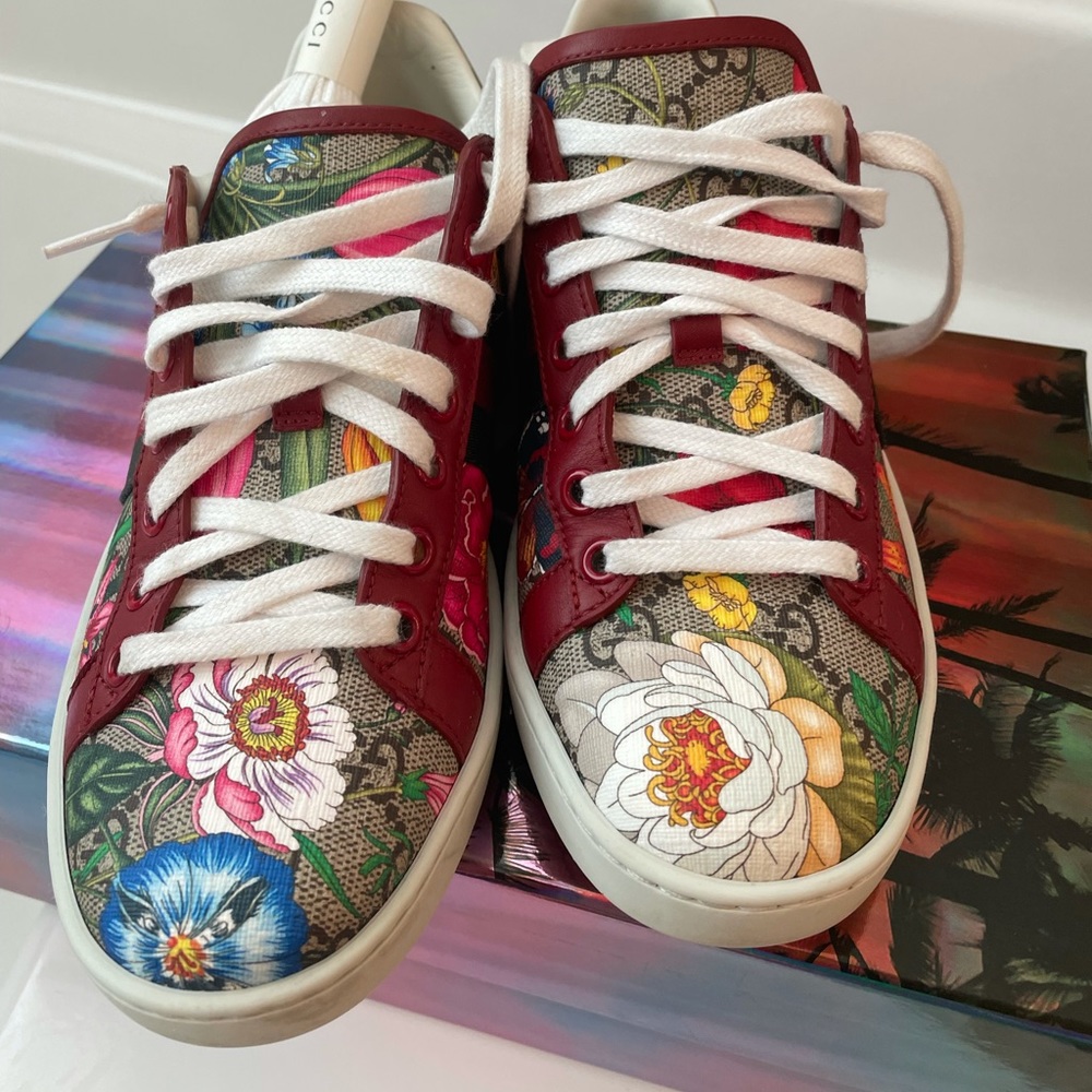 AUTHENTIC GUCCI SUPREME GG Flora SNEAKER